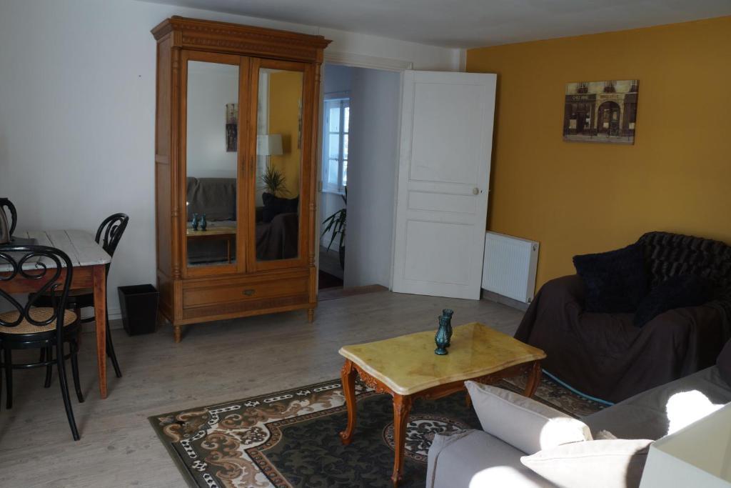 Chateau De Savennes - Caveau De Sabrage Habitación foto
